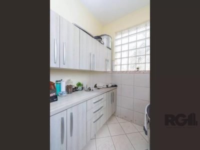 Casa à venda com 200m², 3 quartos, 1 suíte, 2 vagas no bairro Santo Antônio em Porto Alegre - Foto 36