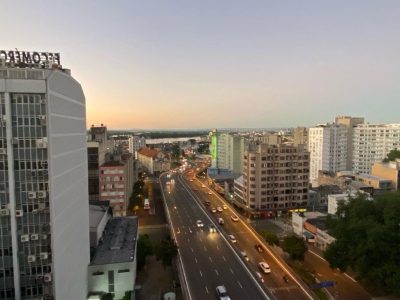 Apartamento à venda com 122m², 3 quartos, 1 suíte, 1 vaga no bairro Independência em Porto Alegre - Foto 3