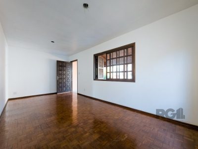 Casa à venda com 228m², 3 quartos, 1 suíte, 2 vagas no bairro Ipanema em Porto Alegre - Foto 8