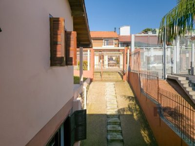 Casa à venda com 228m², 3 quartos, 1 suíte, 2 vagas no bairro Ipanema em Porto Alegre - Foto 13