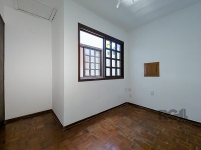 Casa à venda com 228m², 3 quartos, 1 suíte, 2 vagas no bairro Ipanema em Porto Alegre - Foto 14