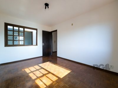 Casa à venda com 228m², 3 quartos, 1 suíte, 2 vagas no bairro Ipanema em Porto Alegre - Foto 17