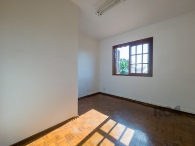 Casa à venda com 228m², 3 quartos, 1 suíte, 2 vagas no bairro Ipanema em Porto Alegre - Foto 18