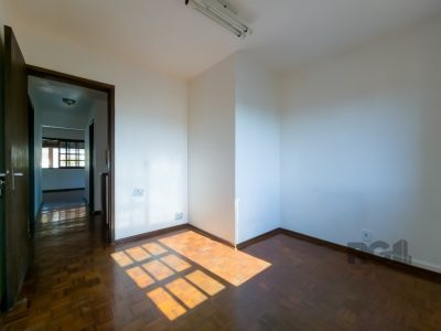 Casa à venda com 228m², 3 quartos, 1 suíte, 2 vagas no bairro Ipanema em Porto Alegre - Foto 19