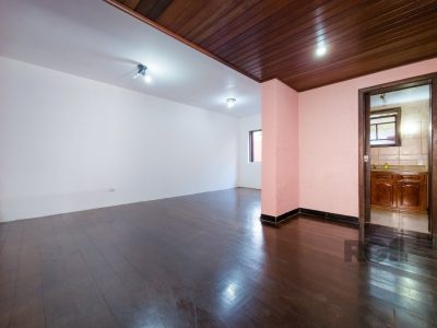 Casa à venda com 228m², 3 quartos, 1 suíte, 2 vagas no bairro Ipanema em Porto Alegre - Foto 24