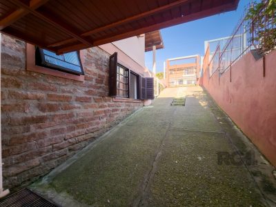 Casa à venda com 228m², 3 quartos, 1 suíte, 2 vagas no bairro Ipanema em Porto Alegre - Foto 29