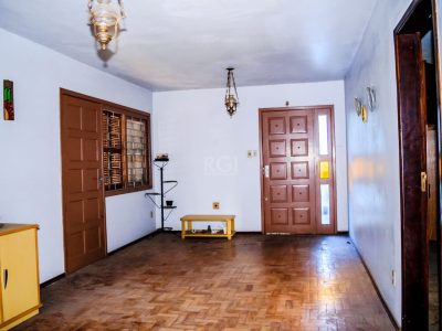 Casa à venda com 228m², 4 quartos, 1 suíte, 1 vaga no bairro Chácara das Pedras em Porto Alegre - Foto 3