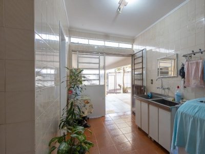 Casa à venda com 450m², 4 quartos, 1 suíte, 9 vagas no bairro Medianeira em Porto Alegre - Foto 22