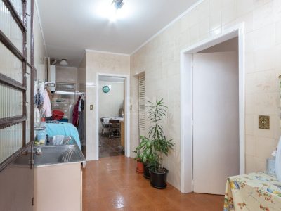 Casa à venda com 450m², 4 quartos, 1 suíte, 9 vagas no bairro Medianeira em Porto Alegre - Foto 26