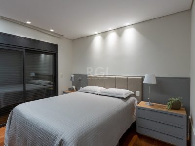 Apartamento à venda com 256m², 3 quartos, 3 suítes, 3 vagas no bairro Moinhos de Vento em Porto Alegre - Foto 41