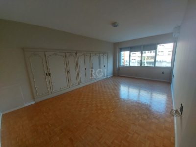 Apartamento à venda com 381m², 4 quartos, 1 suíte, 2 vagas no bairro Moinhos de Vento em Porto Alegre - Foto 9