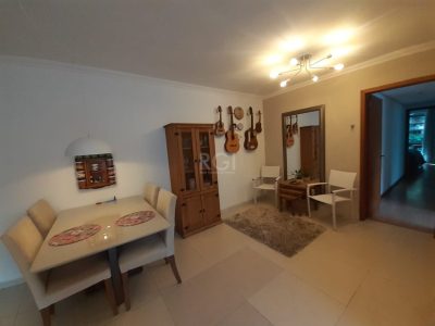 Apartamento à venda com 127m², 3 quartos, 1 suíte, 1 vaga no bairro Petrópolis em Porto Alegre - Foto 4