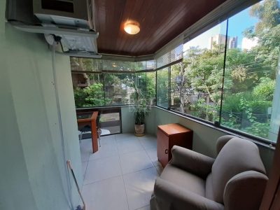 Apartamento à venda com 127m², 3 quartos, 1 suíte, 1 vaga no bairro Petrópolis em Porto Alegre - Foto 2