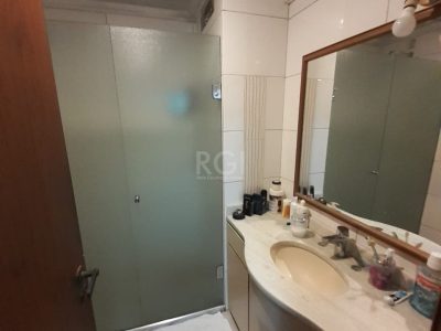 Apartamento à venda com 127m², 3 quartos, 1 suíte, 1 vaga no bairro Petrópolis em Porto Alegre - Foto 13