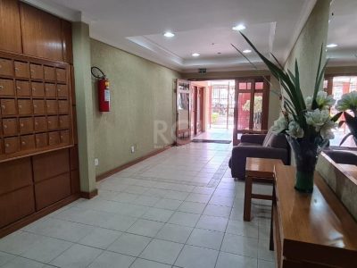 Apartamento à venda com 65m², 2 quartos, 1 suíte, 1 vaga no bairro Santana em Porto Alegre - Foto 3