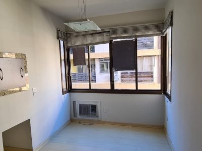 Apartamento à venda com 65m², 2 quartos, 1 suíte, 1 vaga no bairro Santana em Porto Alegre - Foto 15