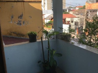 Casa à venda com 270m², 4 quartos, 1 suíte, 5 vagas no bairro Partenon em Porto Alegre - Foto 17