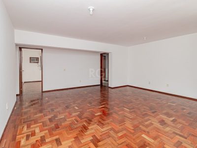 Casa à venda com 287m², 3 quartos, 1 suíte, 3 vagas no bairro Jardim Carvalho em Porto Alegre - Foto 3