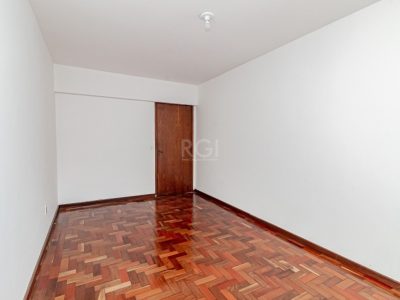 Casa à venda com 287m², 3 quartos, 1 suíte, 3 vagas no bairro Jardim Carvalho em Porto Alegre - Foto 7