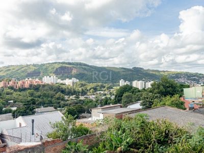 Casa à venda com 287m², 3 quartos, 1 suíte, 3 vagas no bairro Jardim Carvalho em Porto Alegre - Foto 38