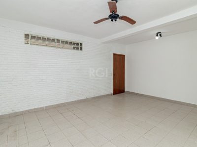 Casa à venda com 287m², 3 quartos, 1 suíte, 3 vagas no bairro Jardim Carvalho em Porto Alegre - Foto 40