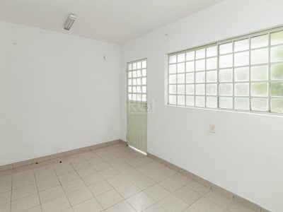 Casa à venda com 287m², 3 quartos, 1 suíte, 3 vagas no bairro Jardim Carvalho em Porto Alegre - Foto 43