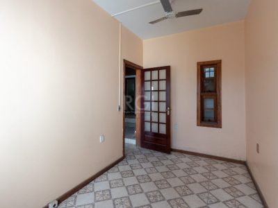 Casa à venda com 266m², 4 quartos, 1 suíte, 3 vagas no bairro Tristeza em Porto Alegre - Foto 8