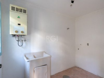 Casa à venda com 266m², 4 quartos, 1 suíte, 3 vagas no bairro Tristeza em Porto Alegre - Foto 18