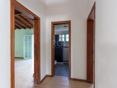 Casa à venda com 266m², 4 quartos, 1 suíte, 3 vagas no bairro Tristeza em Porto Alegre - Foto 31