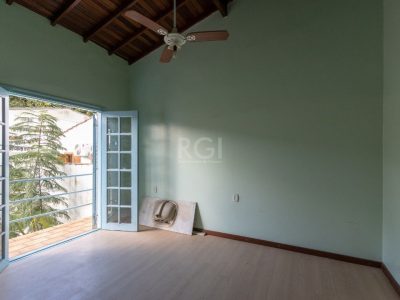 Casa à venda com 266m², 4 quartos, 1 suíte, 3 vagas no bairro Tristeza em Porto Alegre - Foto 36