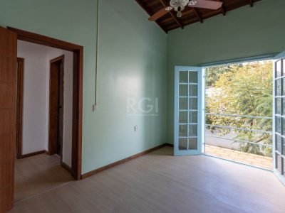 Casa à venda com 266m², 4 quartos, 1 suíte, 3 vagas no bairro Tristeza em Porto Alegre - Foto 37