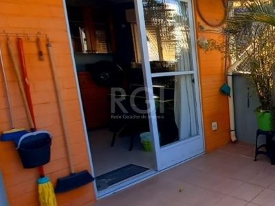 Cobertura à venda com 91m², 2 quartos no bairro Floresta em Porto Alegre - Foto 2