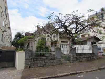 Casa à venda com 160m², 3 quartos, 1 vaga no bairro Higienópolis em Porto Alegre - Foto 2