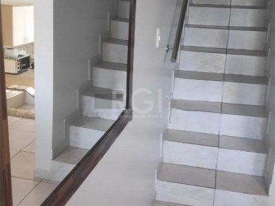 Casa à venda com 110m², 4 quartos, 1 suíte, 4 vagas no bairro Partenon em Porto Alegre - Foto 13