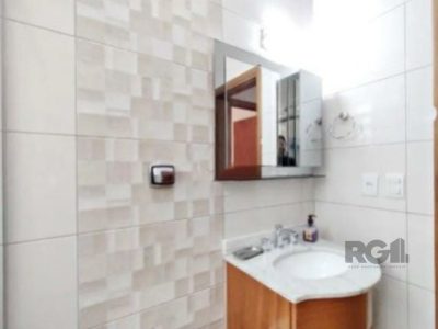 Casa à venda com 128m², 3 quartos, 7 vagas no bairro Vila Ipiranga em Porto Alegre - Foto 10