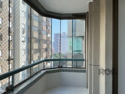 Cobertura à venda com 174m², 3 quartos, 1 suíte, 2 vagas no bairro Menino Deus em Porto Alegre - Foto 12