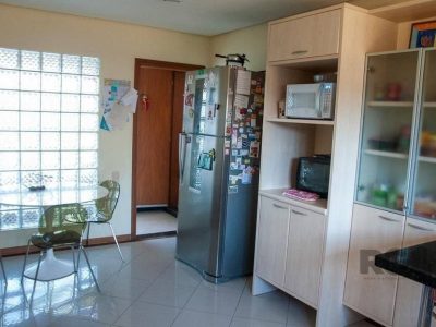 Casa à venda com 177m², 4 quartos, 2 suítes, 6 vagas no bairro Santa Tereza em Porto Alegre - Foto 37