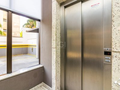 Apartamento à venda com 191m², 3 quartos, 3 suítes, 4 vagas no bairro Rio Branco em Porto Alegre - Foto 4