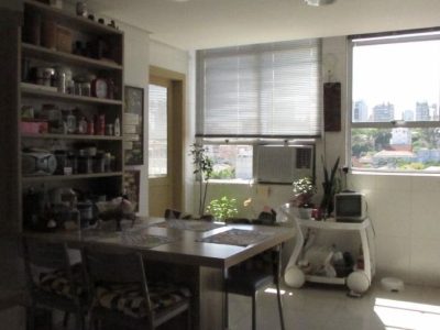 Apartamento à venda com 116m², 3 quartos, 1 suíte, 1 vaga no bairro Floresta em Porto Alegre - Foto 2