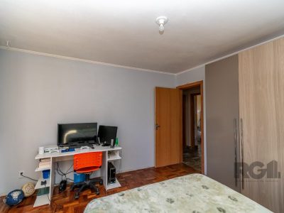 Apartamento à venda com 90m², 3 quartos, 1 suíte, 1 vaga no bairro Medianeira em Porto Alegre - Foto 12