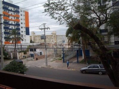 Casa à venda com 93m², 3 quartos, 1 suíte, 3 vagas no bairro Santana em Porto Alegre - Foto 3