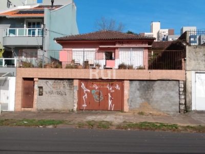 Casa à venda com 280m², 4 quartos, 1 vaga no bairro Santana em Porto Alegre - Foto 2