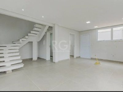 Casa à venda com 220m², 3 quartos, 2 suítes, 2 vagas no bairro Partenon em Porto Alegre - Foto 8