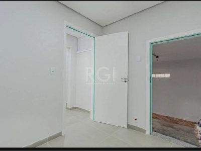 Casa à venda com 220m², 3 quartos, 2 suítes, 2 vagas no bairro Partenon em Porto Alegre - Foto 10