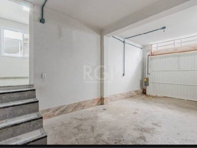 Casa à venda com 220m², 3 quartos, 2 suítes, 2 vagas no bairro Partenon em Porto Alegre - Foto 11