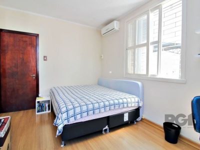 Casa à venda com 160m², 4 quartos, 1 suíte, 2 vagas no bairro Glória em Porto Alegre - Foto 13