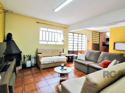 Casa à venda com 160m², 4 quartos, 1 suíte, 2 vagas no bairro Glória em Porto Alegre - Foto 3