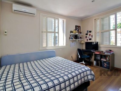 Casa à venda com 160m², 4 quartos, 1 suíte, 2 vagas no bairro Glória em Porto Alegre - Foto 14