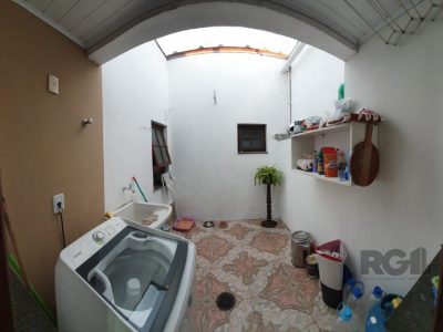 Casa à venda com 150m², 4 quartos, 1 suíte, 4 vagas no bairro Cristal em Porto Alegre - Foto 3