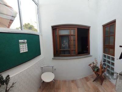 Casa à venda com 150m², 4 quartos, 1 suíte, 4 vagas no bairro Cristal em Porto Alegre - Foto 4